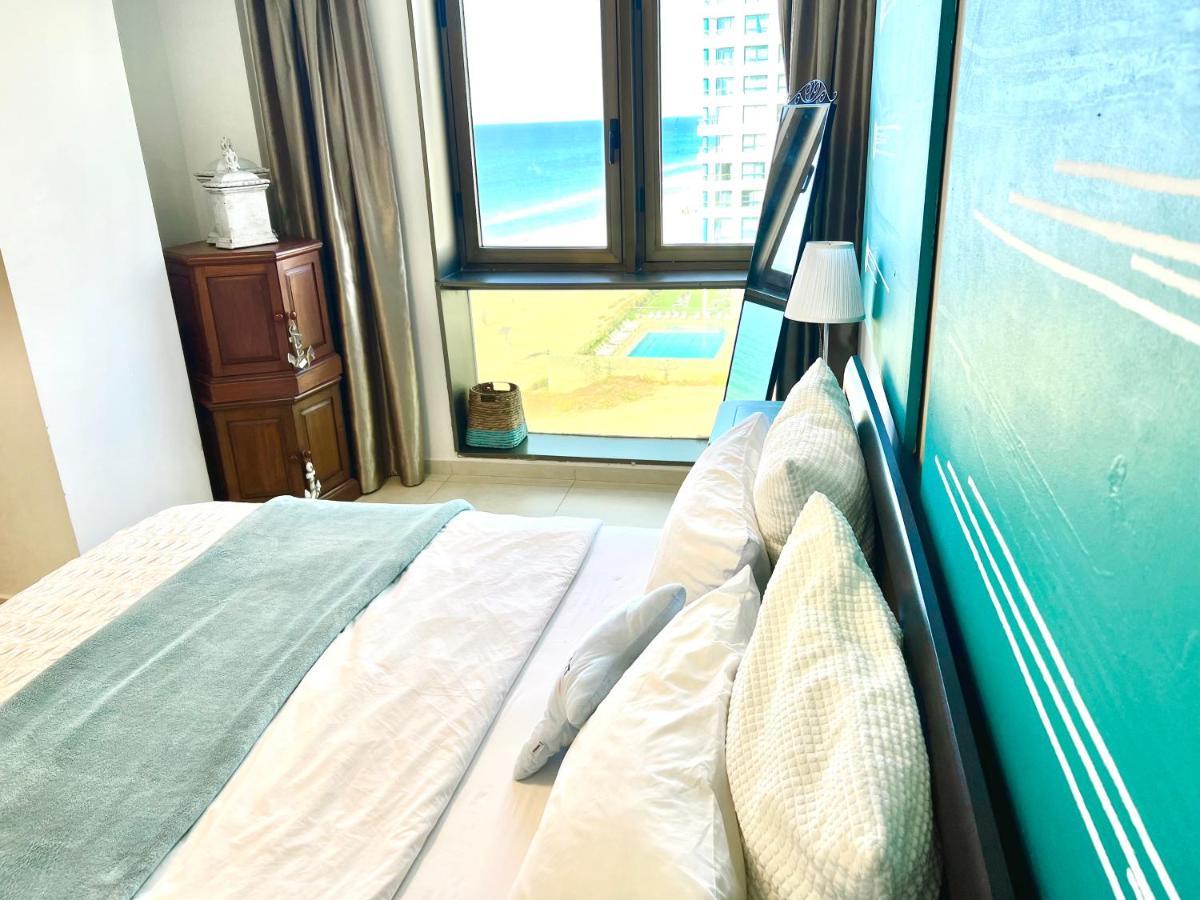 Beach Apartment- Breathtaking Views With Bomb Shelter Herzelia Eksteriør bilde