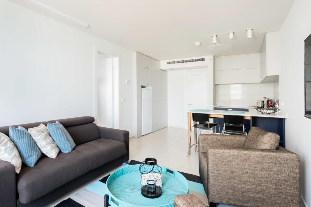 Beach Apartment- Breathtaking Views With Bomb Shelter Herzelia Eksteriør bilde